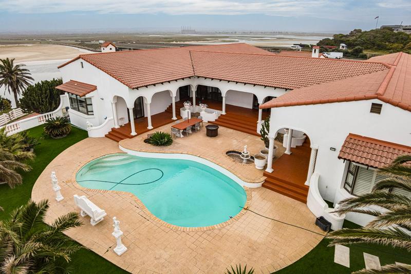 4 Bedroom Property for Sale in Bluewater Bay Eastern Cape